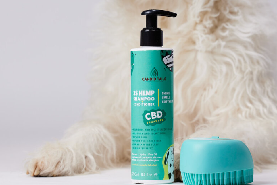CandidTails Cepillo Masajeador con Dispensador de Champú para Perros y Mascotas – Antifrizz, Cuidado de Piel y Pelaje