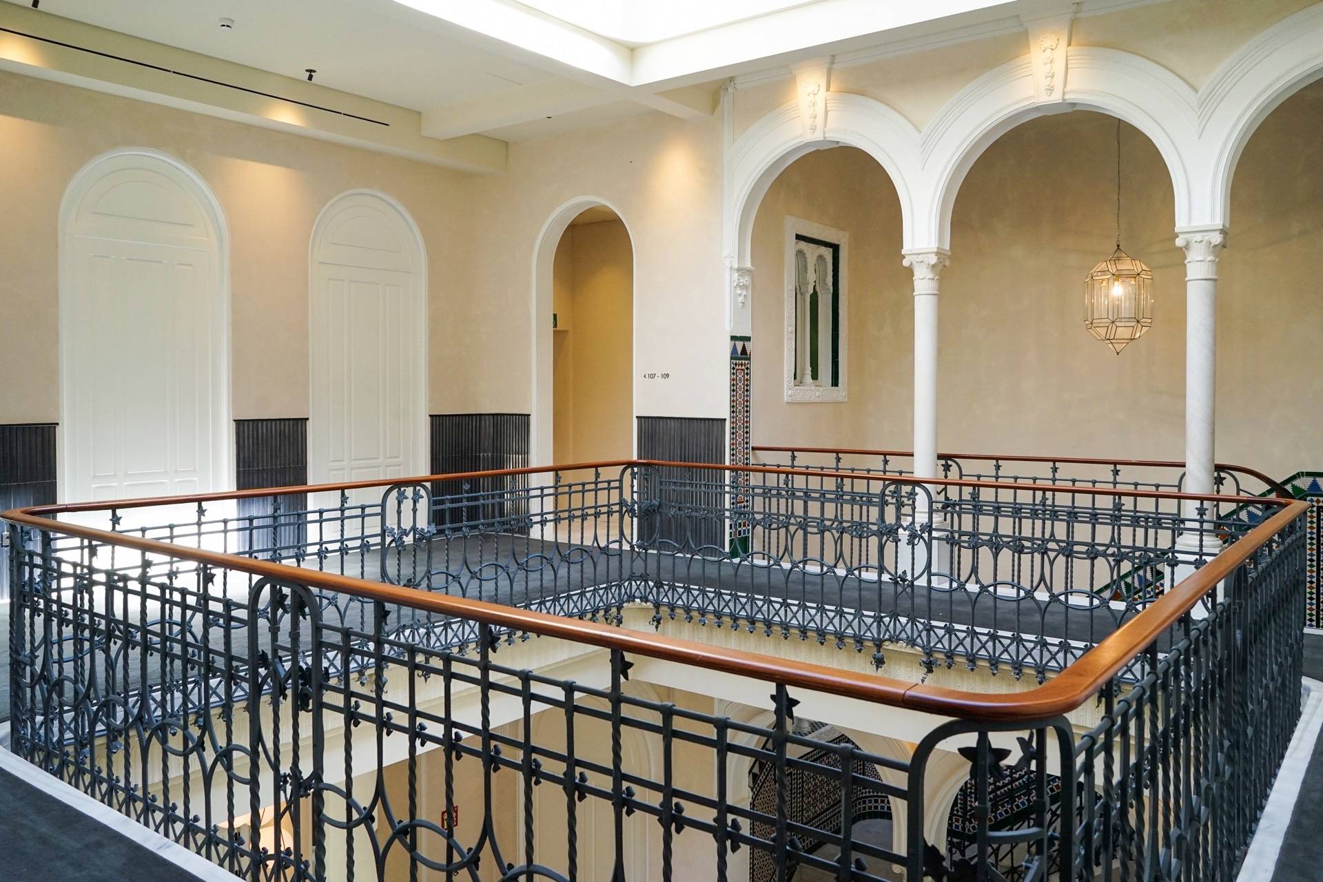 Patio del Hotel Mercer Plaza Sevilla