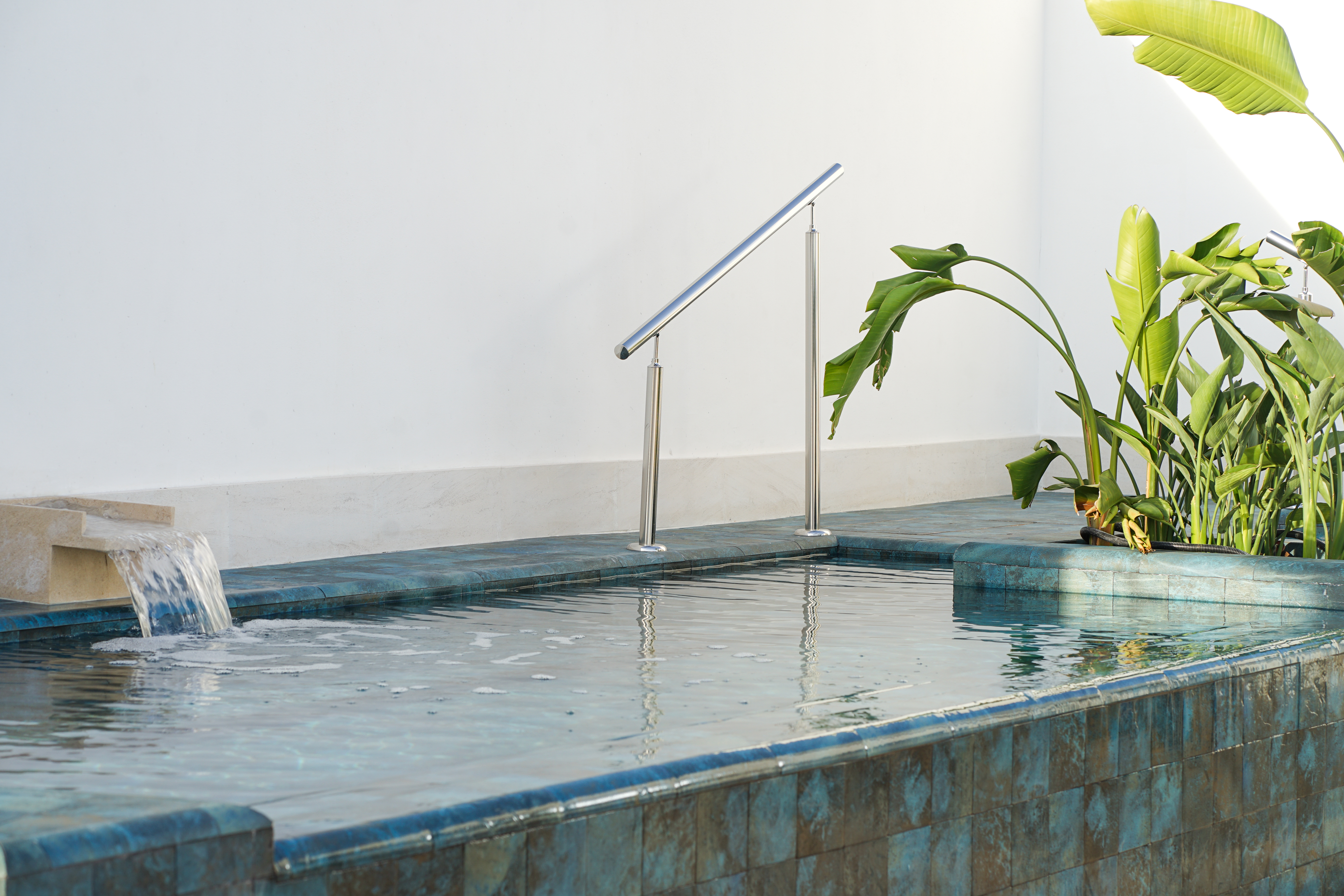 Alberca en la azotea del Hotel Mercer Plaza Sevilla