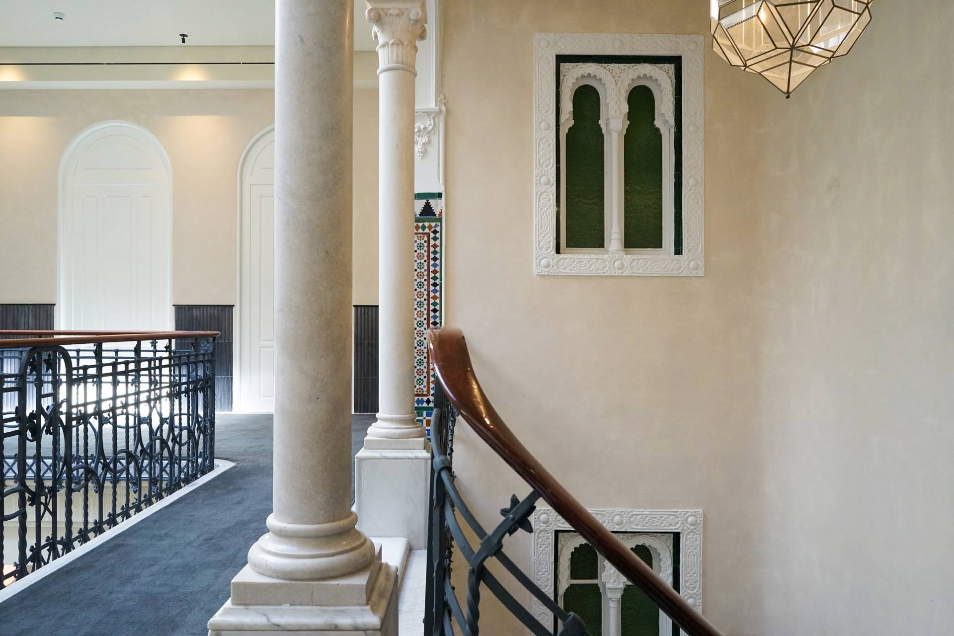 Escaleras del Hotel Mercer Plaza Sevilla
