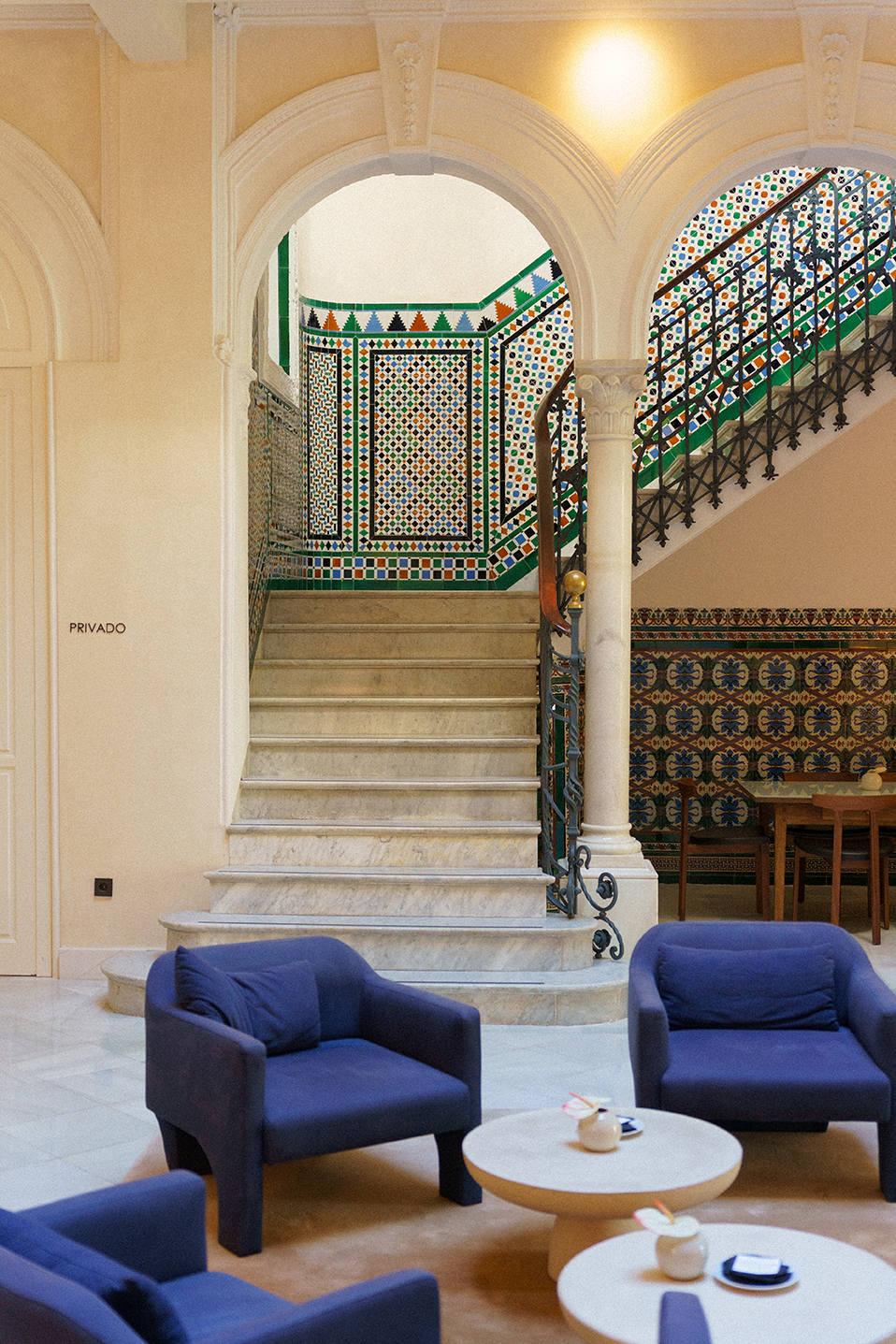 Patio del Hotel Mercer Plaza Sevilla 