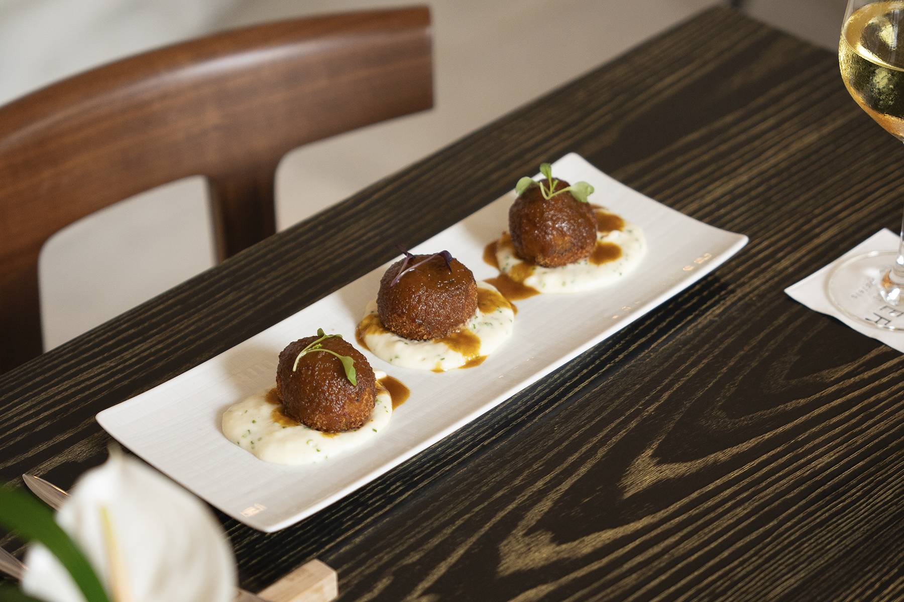 Crujiente de costilla de ternera en el Restaurante Bar Plaza de Sevilla