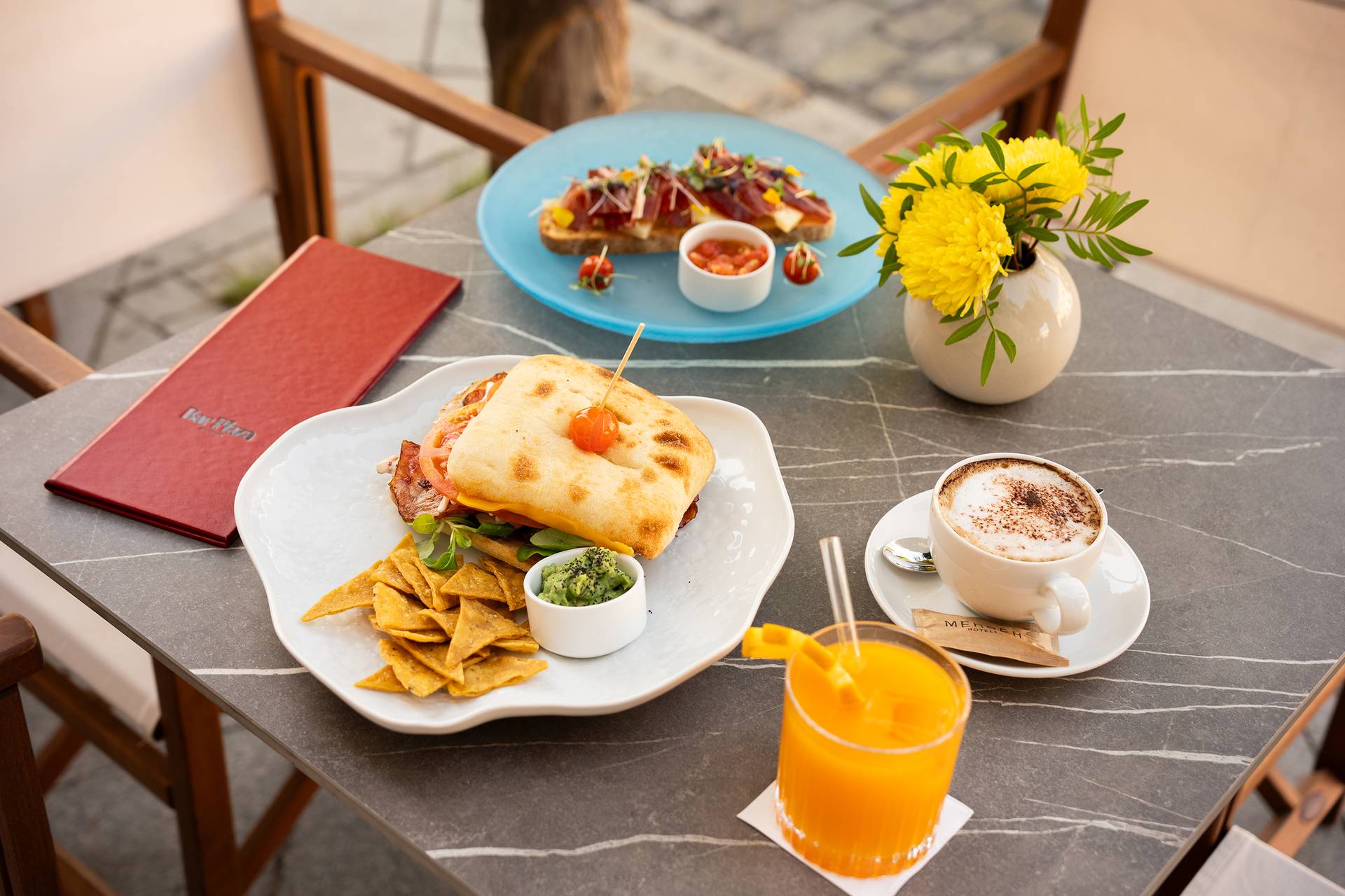 Entrapanes y tostas en la carta Brunch de Bar Plaza