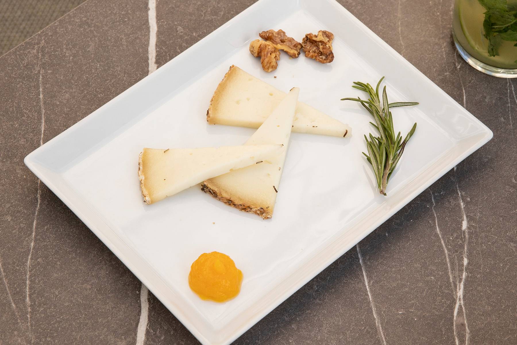 Terraza veladores Mercer Plaza Sevilla - Carta de Snacks