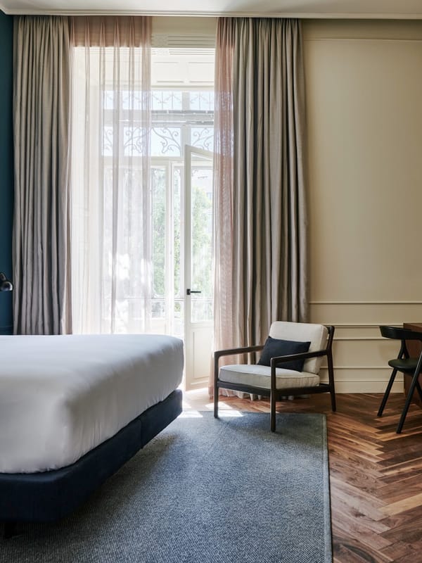 Premium Views, overlooking San Francisco Square