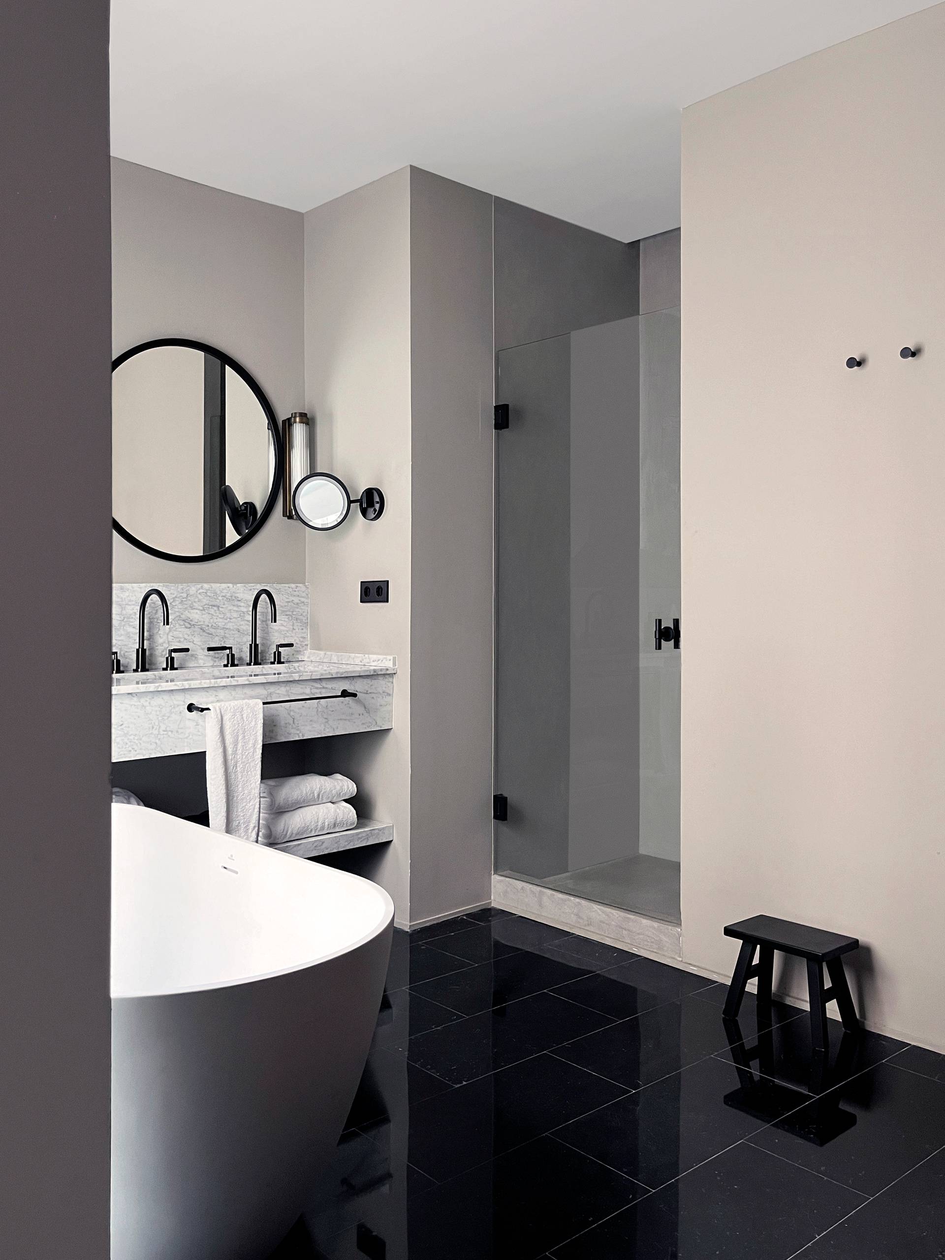Baño de la Junior Suite en el Hotel Mercer Plaza Sevilla
