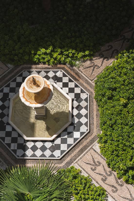 Mercer Residences Sevilla Patio principal