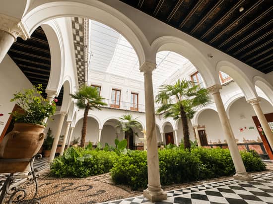 Patio central de Mercer Residences Sevilla