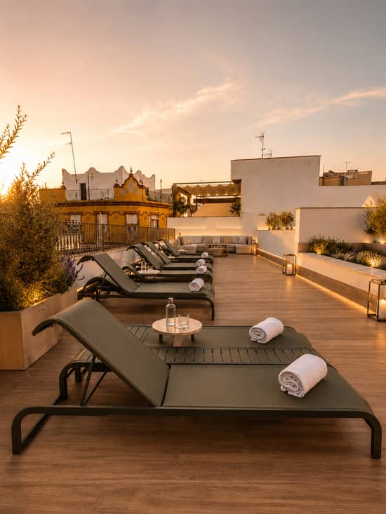 Terraza en la azotea de Mercer Residences Sevilla