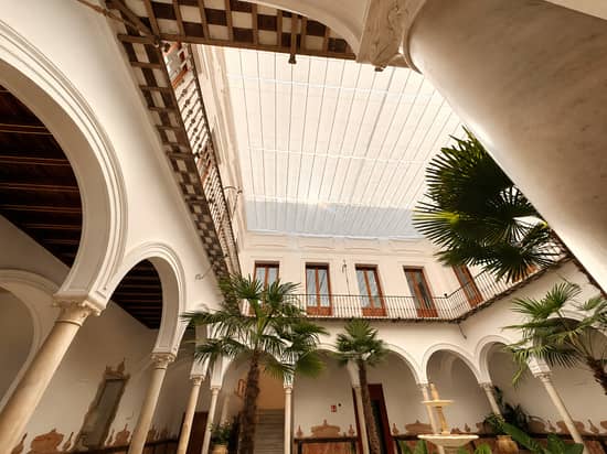 Patio central de Mercer Residences Sevilla
