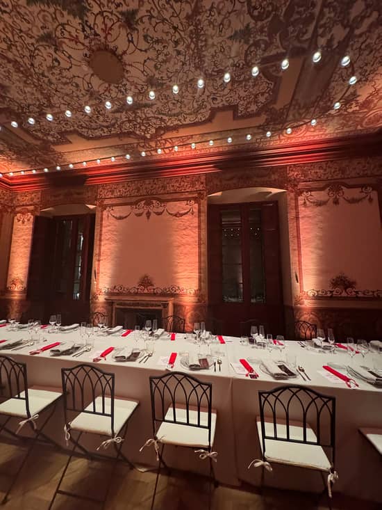 Salón Montcortés en Mercer Residences Palau Moxó - Montaje para evento privado