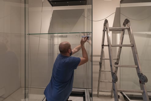 Instalace a deinstalace vitrín, běžný servis