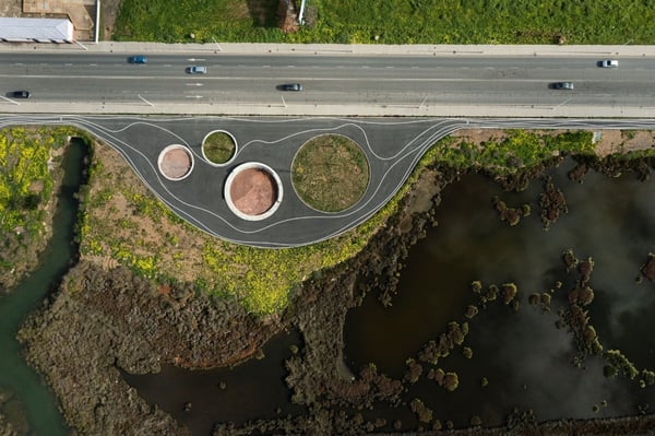 The scenic route along the northern estuary of the Odiel River in Huelva and the Mediterranean Gardens of La Hoya in Almería receive the Andalusia Urban Planning Award.