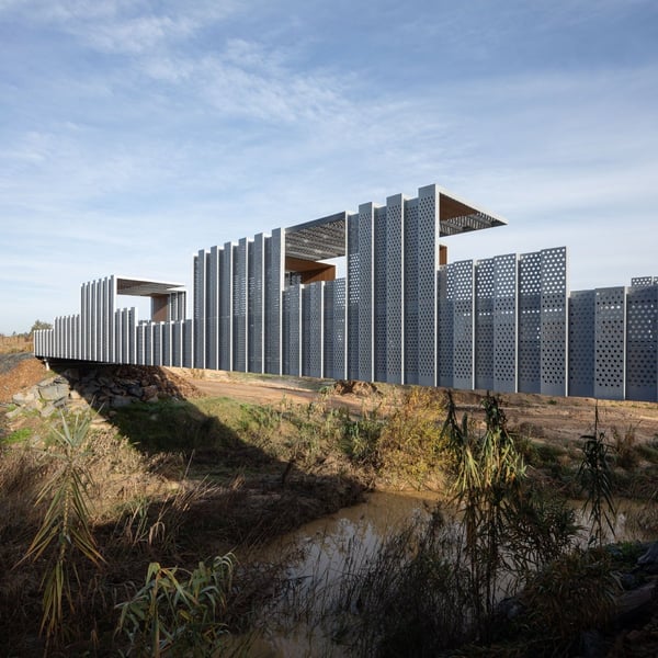 Envolviendo la marisma: itinerario paisajístico en torno al estuario Norte del Odiel Premio A+ by Daikin 2025