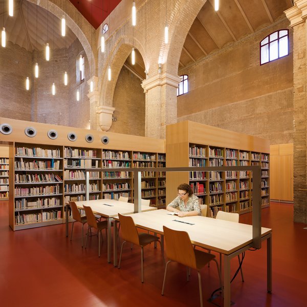 Adaptación de la Iglesia de Santa Lucía para Centro de Documentación de las Artes Escénicas de Andalucía. Sevilla