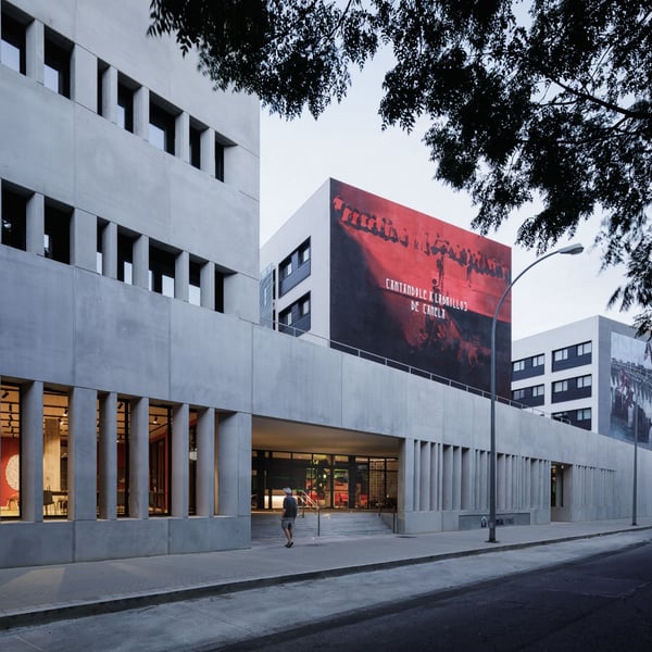 Edificio para residencia de alojamiento estable y aparcamientos. Livensa Living