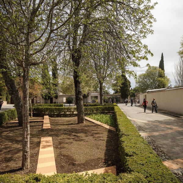 Traza de la casa nazarí bajo el jardín de la calle Real (Alhambra, Granada)