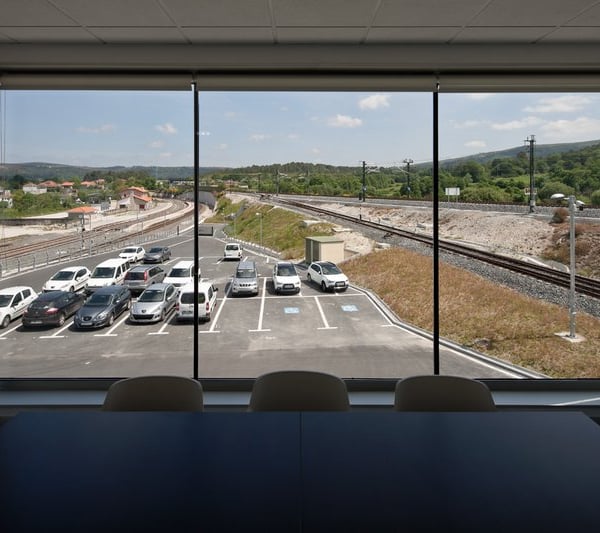 Edificio técnico y base de mantenimiento de la LAV Orense-Santiago