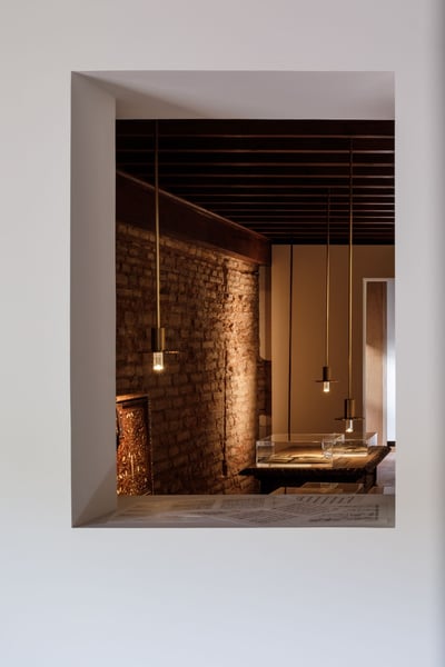 A window in a garden of the Alhambra (II)