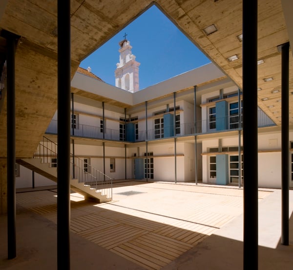 Rehabilitación de Corral de Vecinos para 17 Viviendas y Local