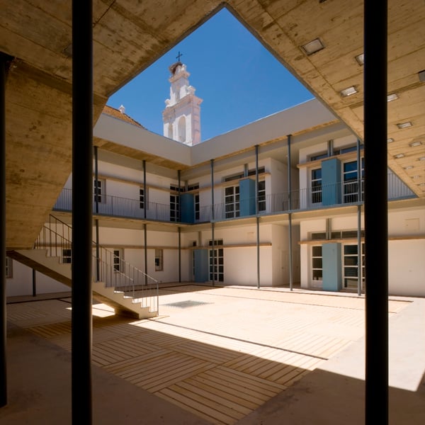 Restoration of a Courtyard for Housing and Business Premises