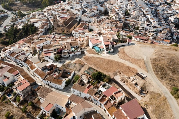 Puesta en valor del torreón y lienzo de muralla árabes en el Cerro de las Torres. 
