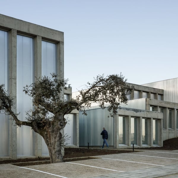 Edificio Industrial "Brigadas & Promedio Este"