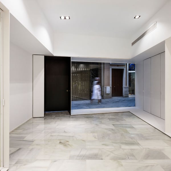Building in Álvarez Quintero Street - Commercial Office