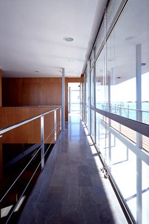 Edificio en el Puerto de Sancti Petri