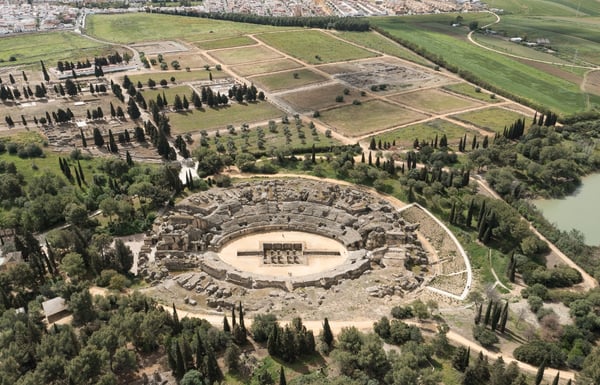 Intervención en el sector oeste y entorno de la Puerta Libitinaria del Anfiteatro de Itálica