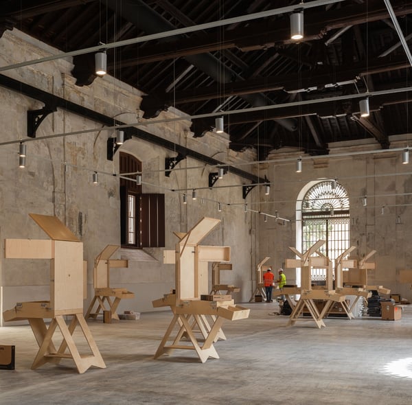 Exposición de Premios XVI BEAU  Me—dio Pla—zo. Cajas de tiempo