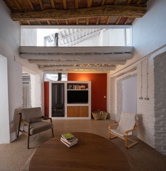 Rehabilitación de una casa y huerto entre medianeras