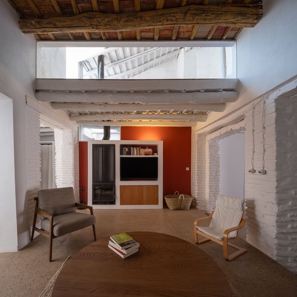 Rehabilitación de una casa y huerto entre medianeras