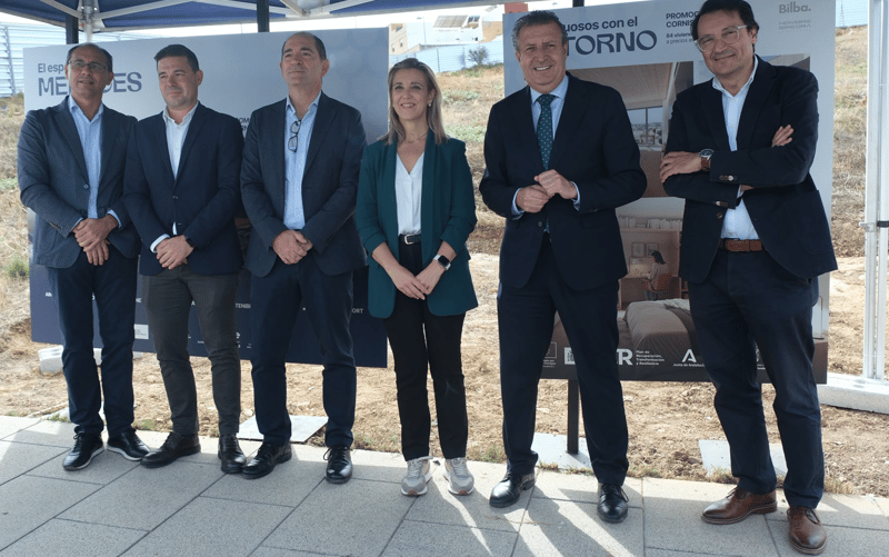 La alcaldesa de Alcalá y el presidente de la Diputación comprueban el inicio de las obras de las 84 viviendas de alquiler de la Cornisa del Zacatín 