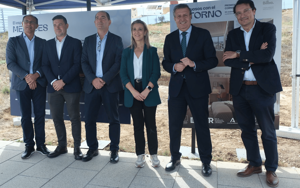 La alcaldesa de Alcalá y el presidente de la Diputación comprueban el inicio de las obras de las 84 viviendas de alquiler de la Cornisa del Zacatín 