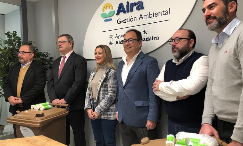 Comienza a funcionar el nuevo servicio de recogida de residuos “puerta a puerta” para comercios