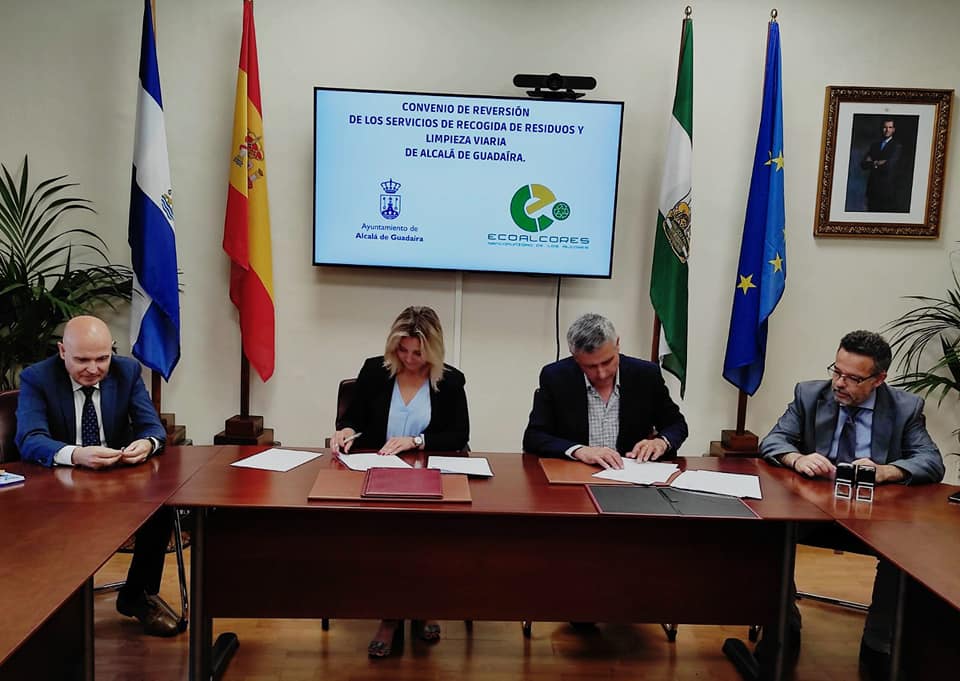 Firmado el convenio con Mancomunidad para revertir los servicios de limpieza y recogida hacia Aira