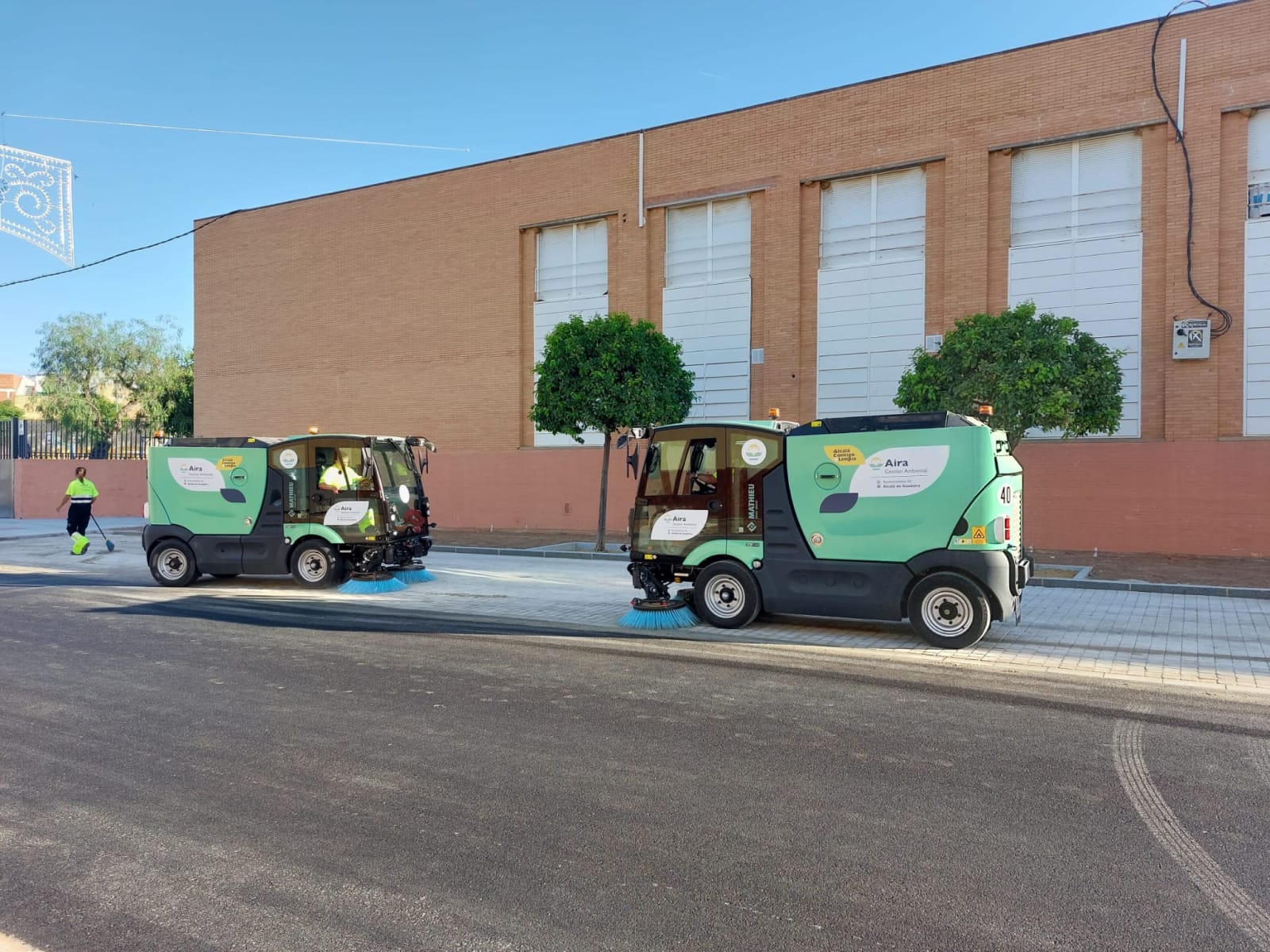 Limpieza de la Avenida Tren de los Panaderos tras sus obras