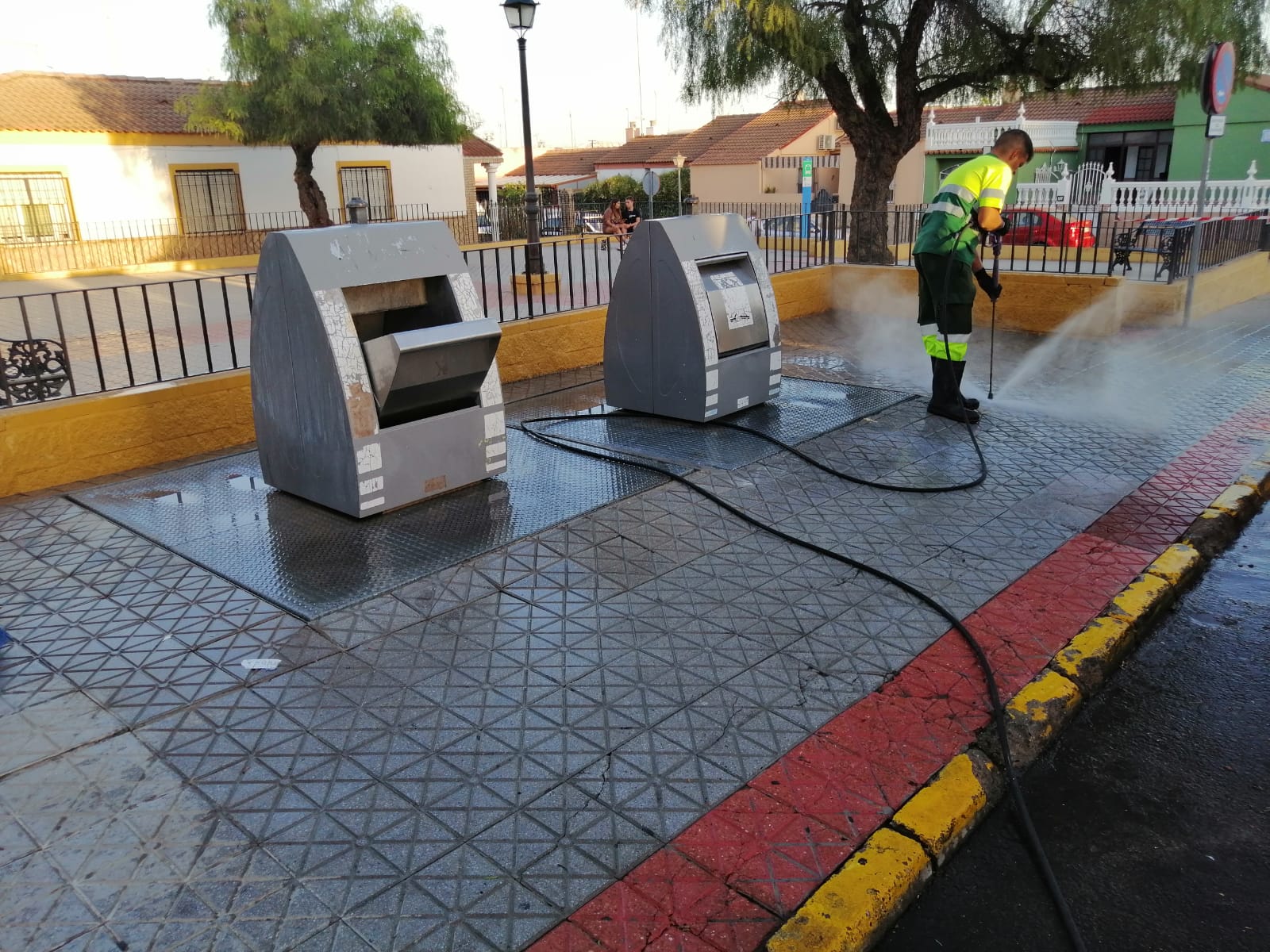 AIRA Gestión Ambiental desarrolla un plan intensivo de refuerzo para la limpieza y mantenimiento de ubicaciones de los contenedores.