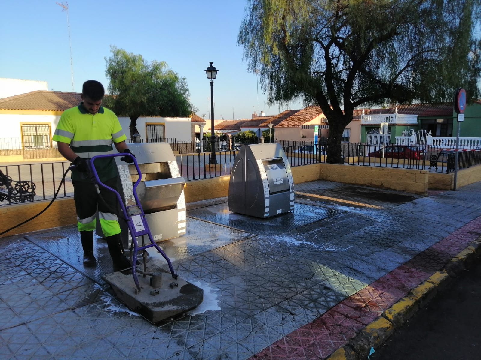 AIRA Gestión Ambiental desarrolla un plan intensivo de refuerzo para la limpieza y mantenimiento de ubicaciones de los contenedores.