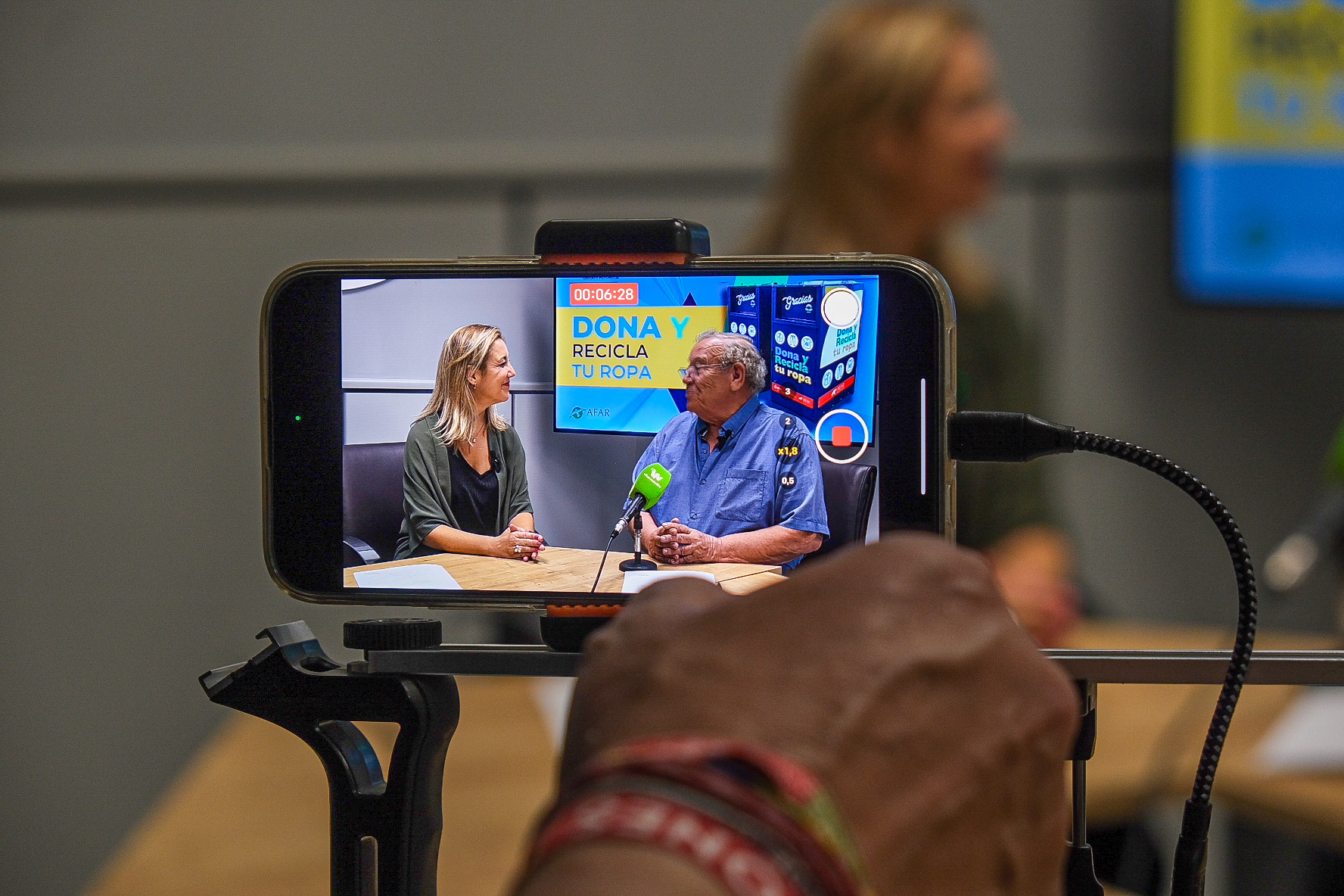 Aira se compromete con Afar para la recogida de ropa solidaria 