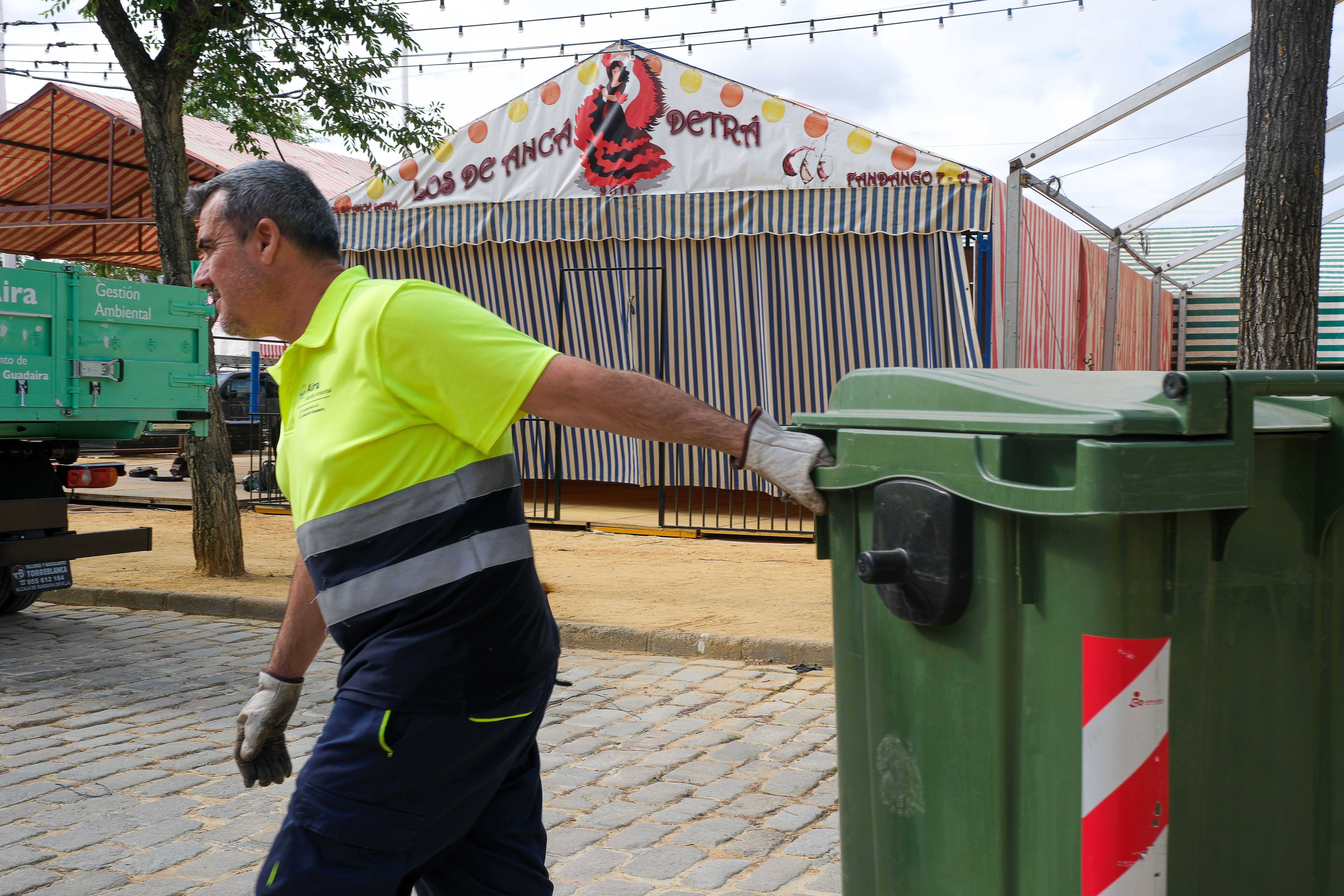 Intenso dispositivo de limpieza durante el fin de semana de actividades en Alcalá 