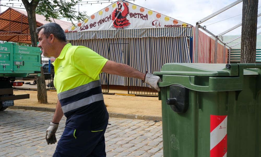 Intenso dispositivo de limpieza durante el fin de semana de actividades en Alcalá