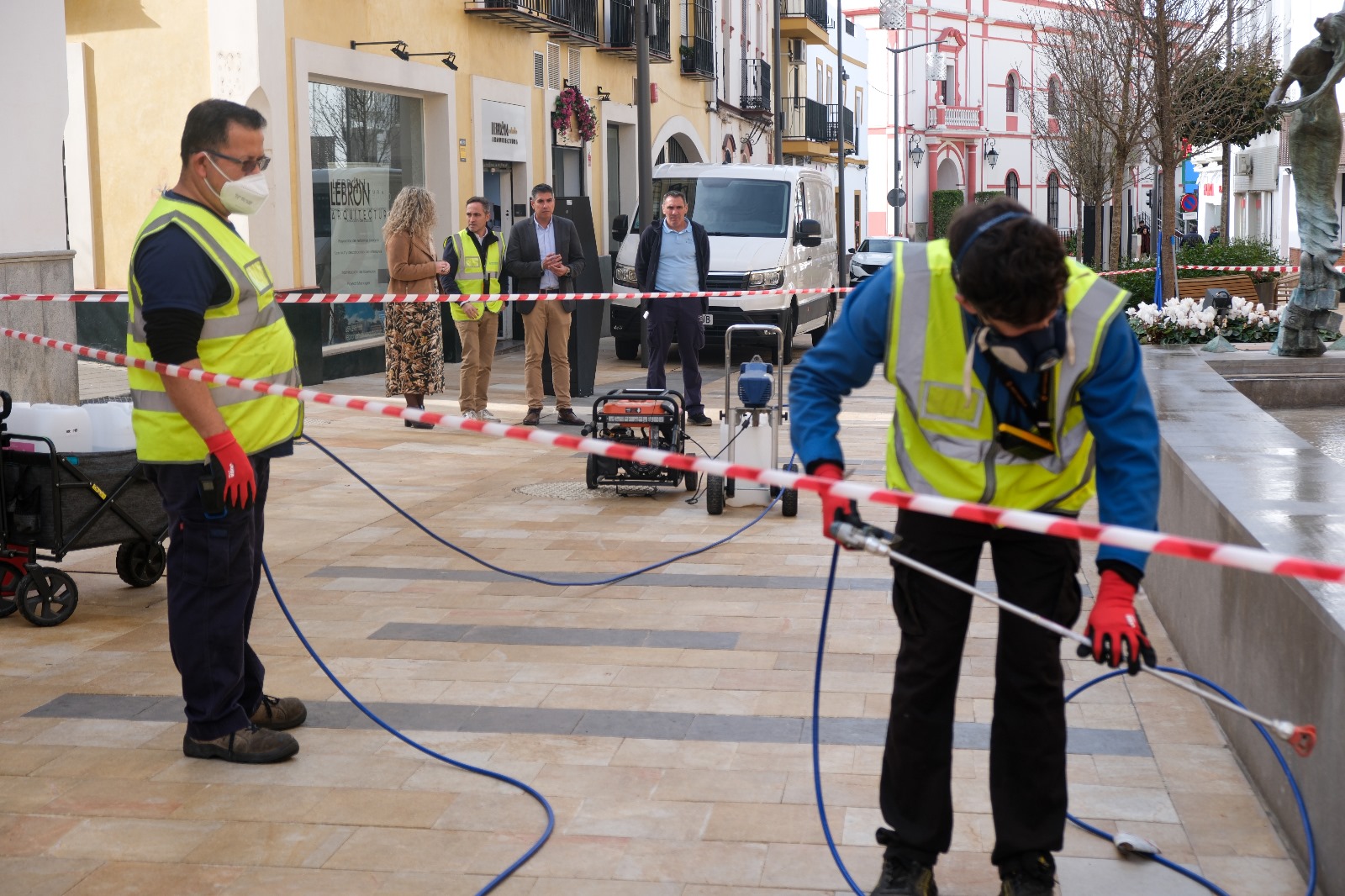 La calle la Mina se somete a un tratamiento con nanopartículas para facilitar su limpieza 