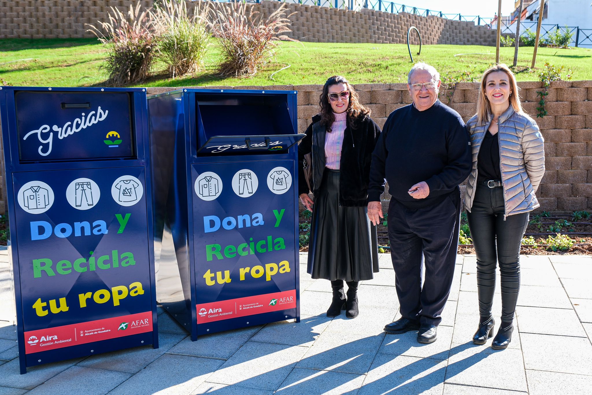 Entran en funcionamiento los 30 contenedores de reciclaje de ropa solidaria 