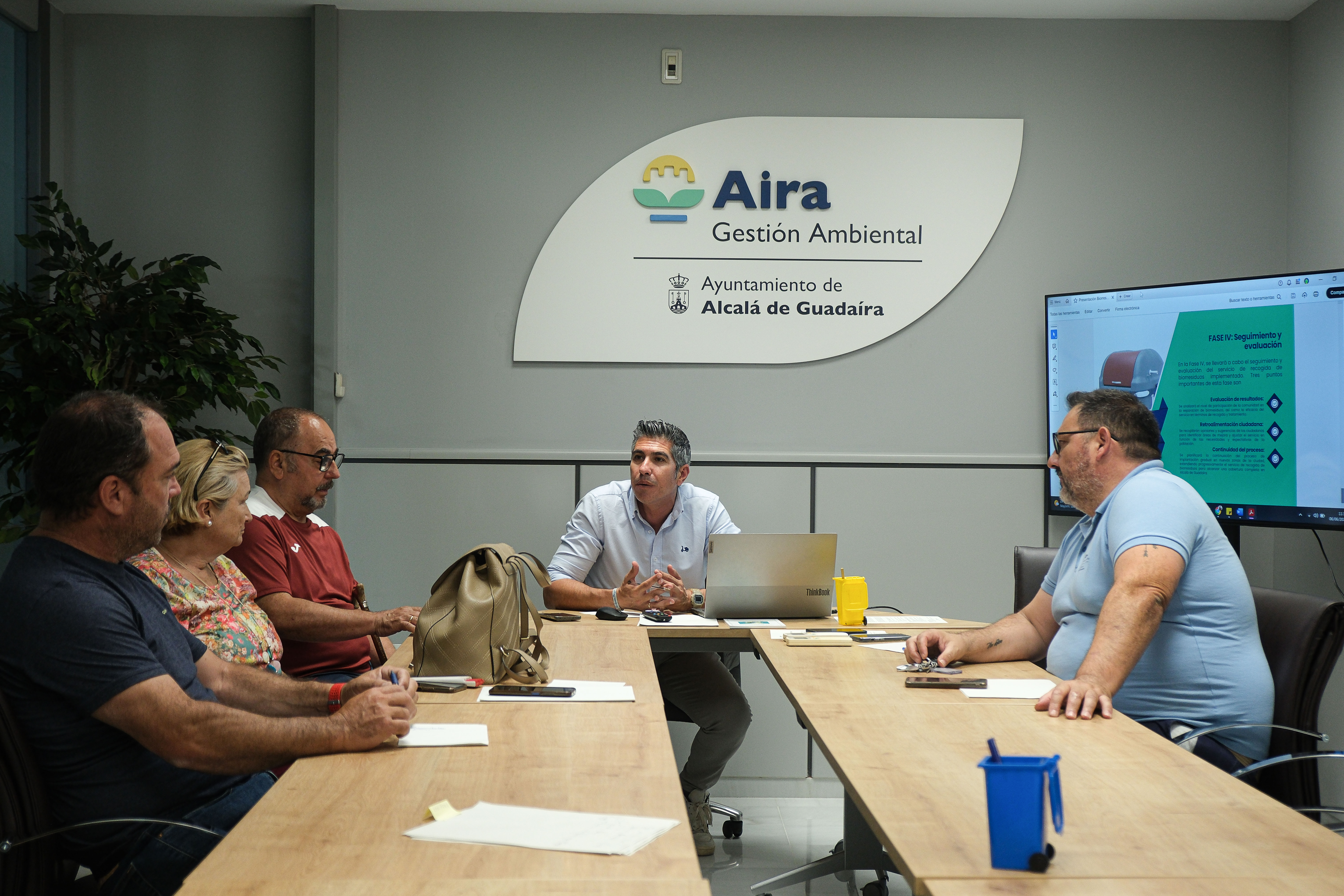 AIRA SE REÚNE CON LA FEDERACIÓN DE VECINOS PARA LA IMPLANTACIÓN DE LA RECOGIDA DE BIORRESIDUOS