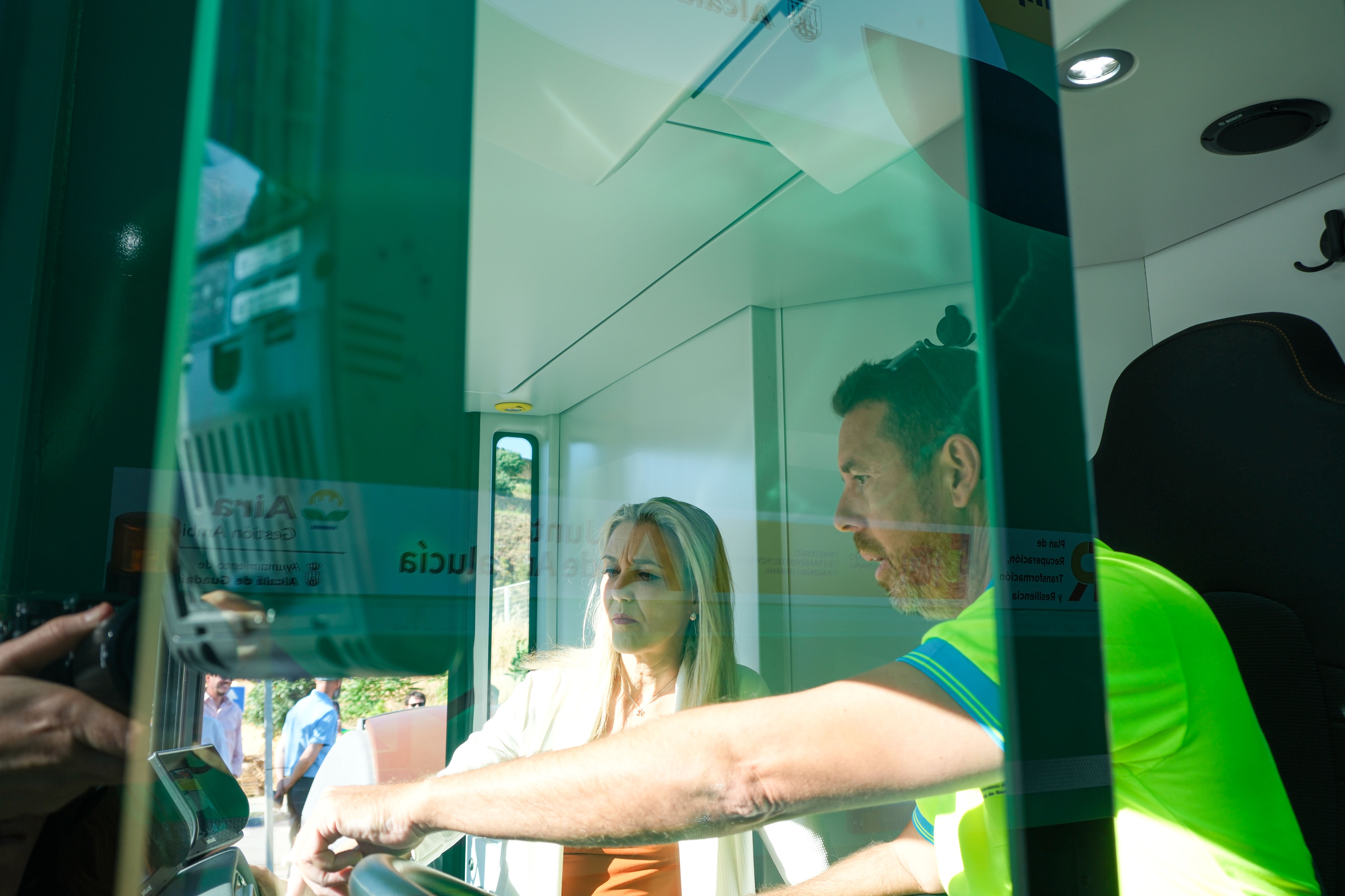 ALCALÁ TRANSFORMA LA RECOGIDA DE ORGÁNICA CON VEHÍCULOS ELÉCTRICOS Y CONTENEDORES INTELIGENTES