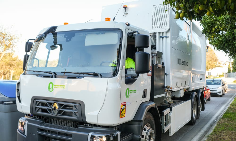 Aira Gestión Ambiental prueba su primer camión compactador eléctrico de cero emisiones en Alcalá de Guadaíra