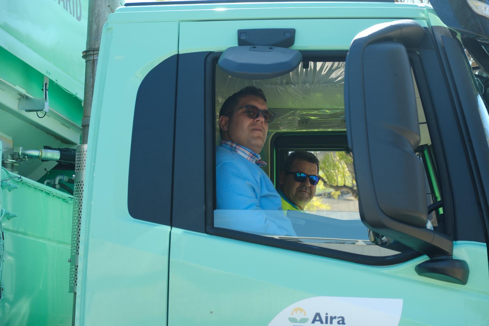 Ángel del Castillo,‘Angelito el aguador’, se suma a la campaña de concienciación de Aira Gestión Ambiental para la Semana Santa 2025