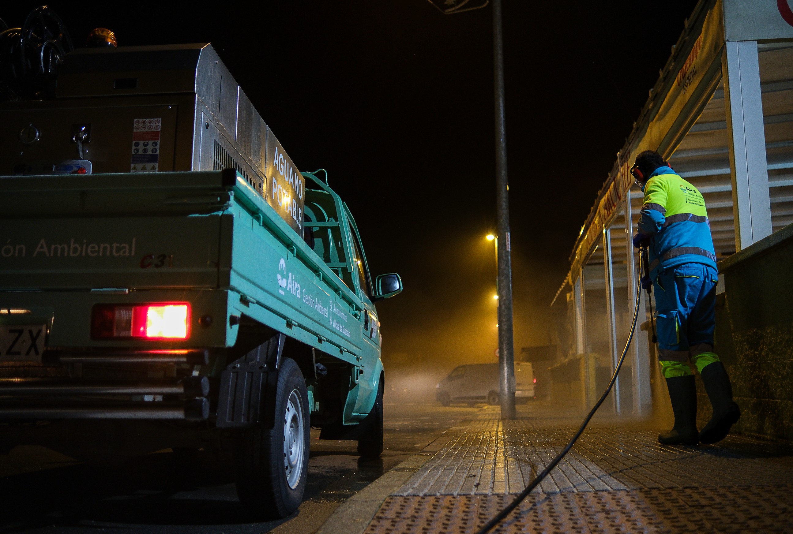 Aira refuerza el servicio de limpieza viaria durante la Navidad en Alcalá de Guadaíra